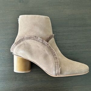 Bernardo Ingrid Fringe Taupe Kid Suede Ankle Booties Women’s Size 8.5M